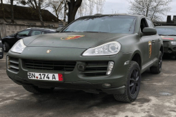 ”Hô biến” siêu xe Porsche thành xe quân sự, giao cho chỉ huy Ukraine