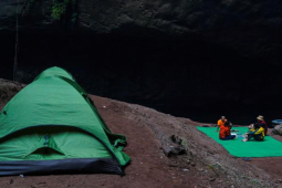 Tin tức trong ngày - Nữ du khách tố nam hướng dẫn viên 3 lần xin vào lều "ngủ cùng"