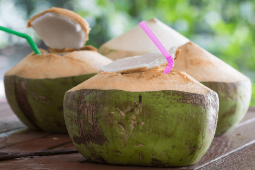 Ẩm thực - Không phải lúc khát, đây mới là 3 thời điểm tuyệt vời nhất để uống nước dừa
