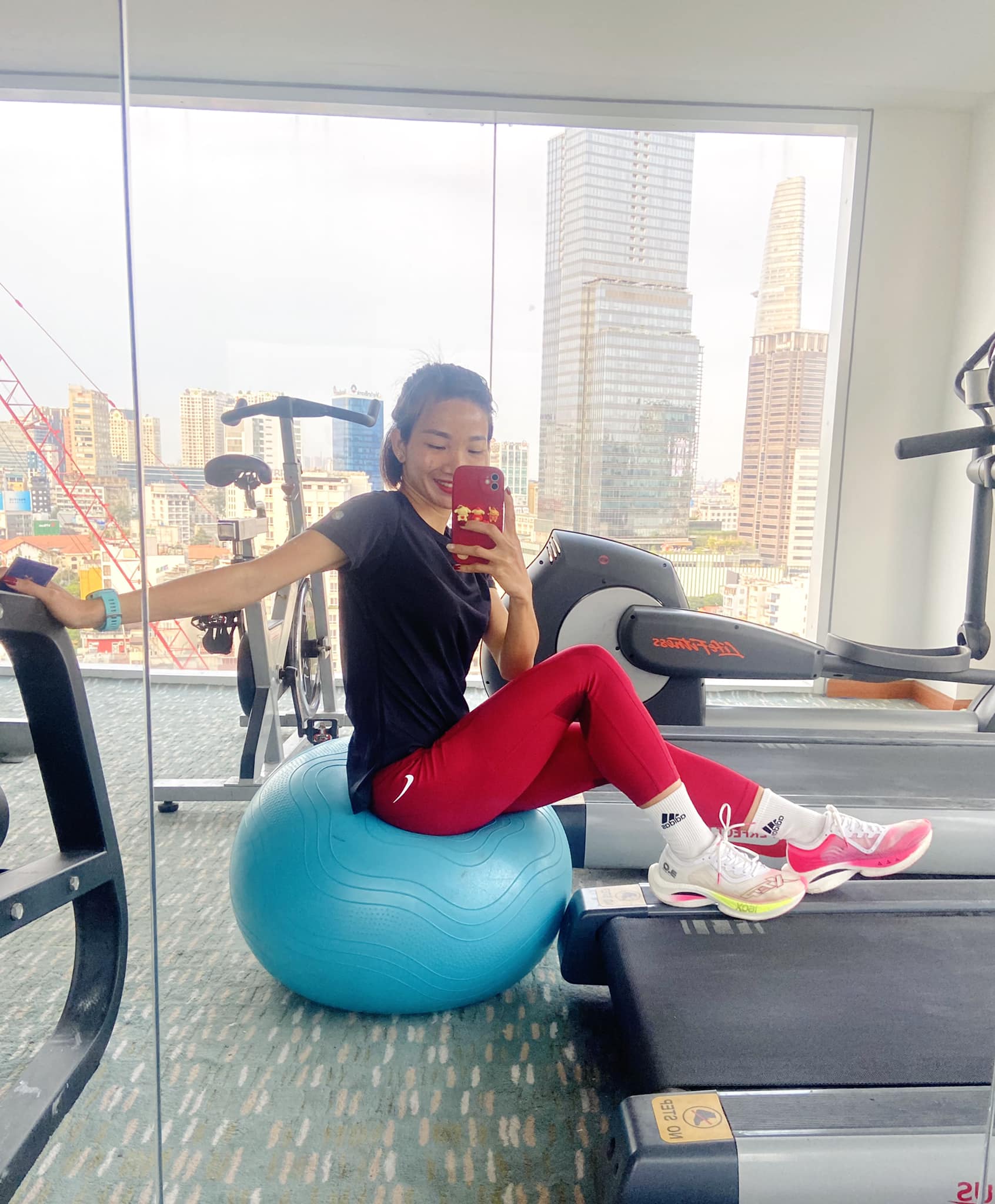 Body cực kỳ quyến rũ của &#34;nữ siêu nhân&#34; làng điền kinh Việt Nam - 3