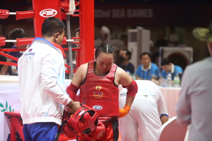 Võ sĩ chủ nhà sớm phải bỏ cuộc