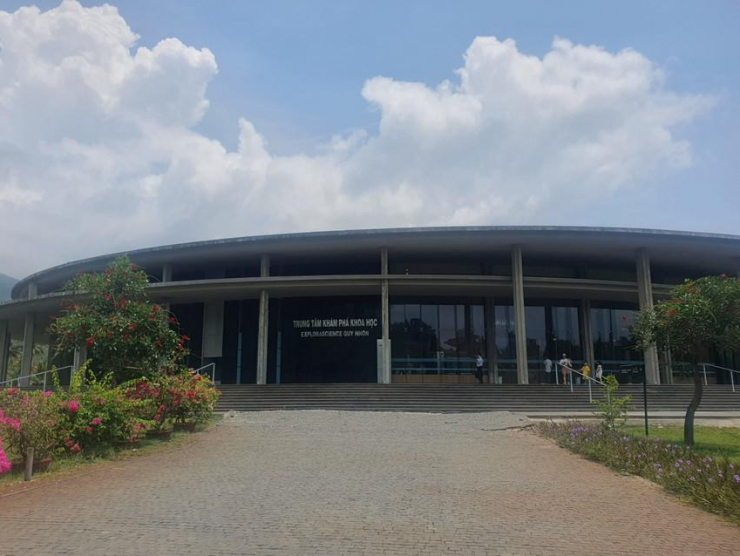 Toà nhà Trung tâm Khám phá khoa học và đổi mới sáng tạo Bình Định được đầu tư giai đoạn 1 với kinh phí 195 tỉ đồng. Ảnh QN