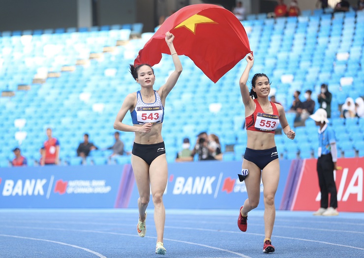 Trực tiếp điền kinh SEA Games chiều 11/5: Nguyễn Thị Thu Hà giành HCV 800m nữ - 1
