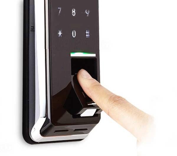 Khóa điện tử kém chất lượng không nhạy bén như sản phẩm chính hãng