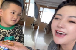 Bạn trẻ - Cuộc sống - Thích thầm bạn gái cùng lớp mẫu giáo, cậu nhóc làm điều khiến mẹ dở khóc dở cười