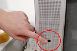 Bạn trẻ - Cuộc sống - Thuê nhà trọ có chiếc TV cũ, cặp vợ chồng nghe thấy tiếng "xèo xèo", sững sờ khi tháo ra kiểm tra