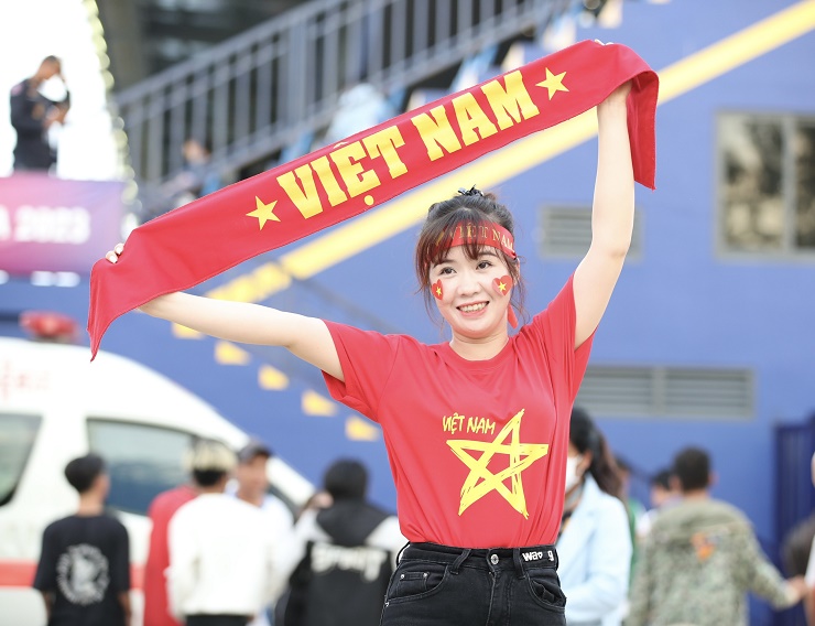 Dàn fan nữ U22 Việt Nam - Thái Lan khoe sắc ở trận đại chiến SEA Games - 3