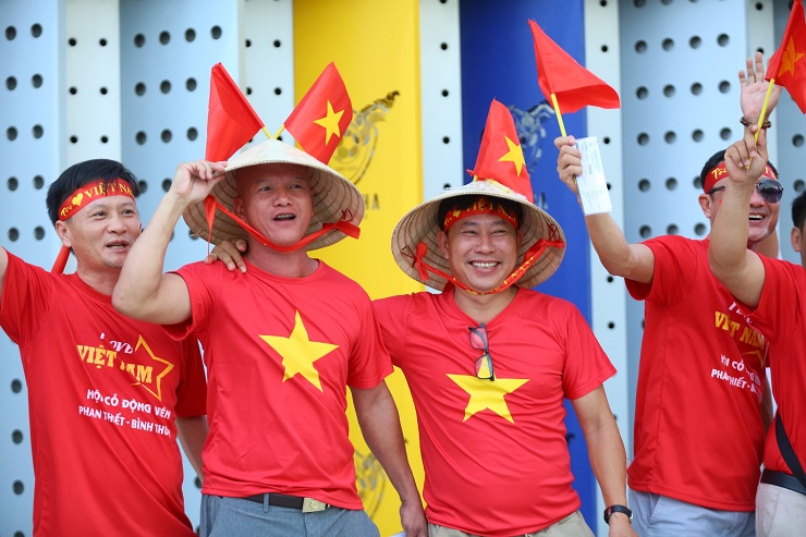 Dàn fan nữ U22 Việt Nam - Thái Lan khoe sắc ở trận đại chiến SEA Games - 8