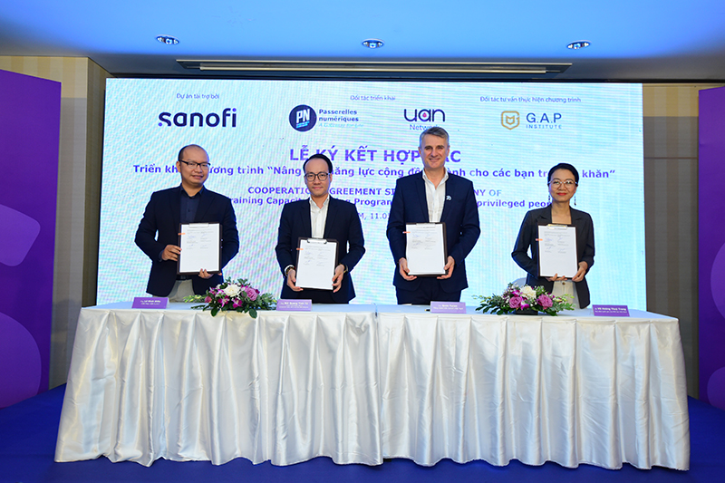 Lễ ký kết giữa các bên với mục tiêu trao tặng 700 tài khoản đào tạo trực tuyến cho những thanh niên khó khăn tại Việt Nam