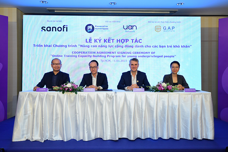Đại diện từ Sanofi Việt Nam, tổ chức phi chính phủ Passerelles numériques Việt Nam, UAN Network (thuộc Conversion Asia) và học viện