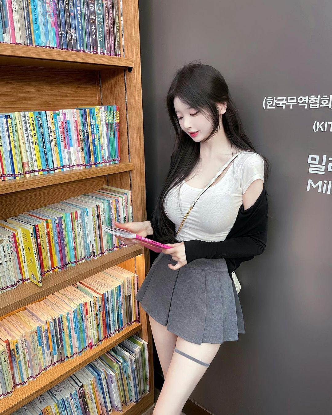 Vẻ gợi cảm 'đứng tim' của cô gái được mệnh danh nữ thần thời trang MXH xứ Hàn - 3