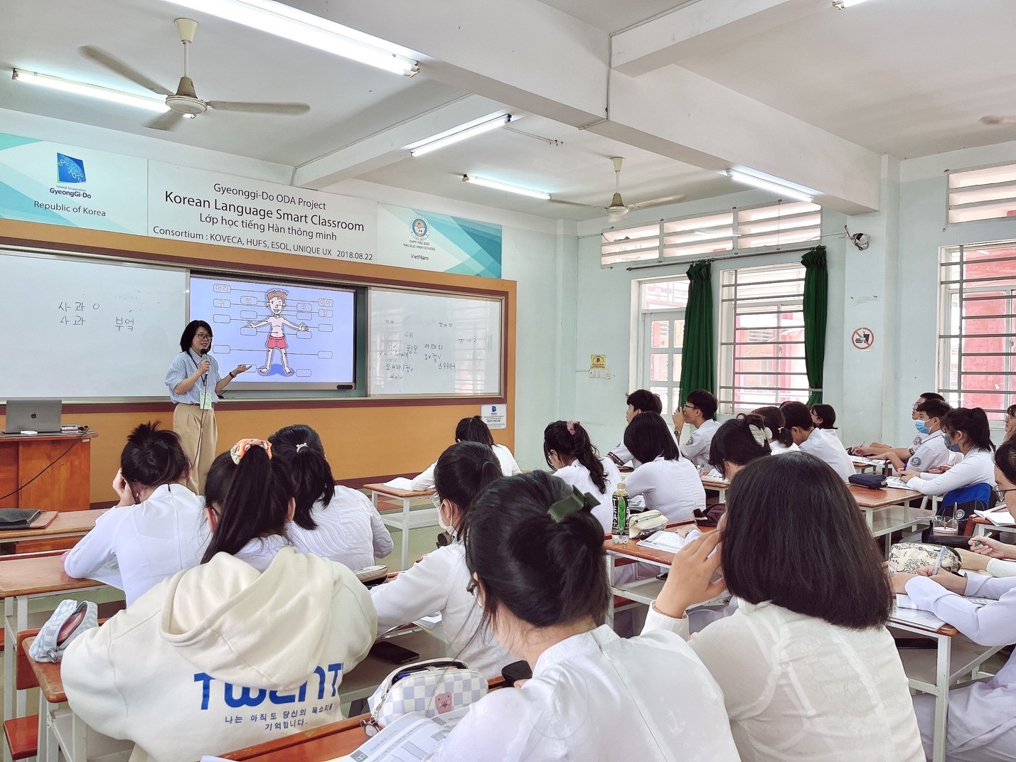 Lễ đánh giá và khen thưởng học sinh có thành tích học tập lớp tiếng Hàn xuất sắc khối THCS và THPT tại TP. HCM - 1