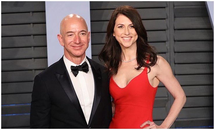 Jeff Bezos đã gây sốc dư luận khi tuyên bố ly dị MacKenzie Scott - người vợ tào khang 25 năm của mình. 
