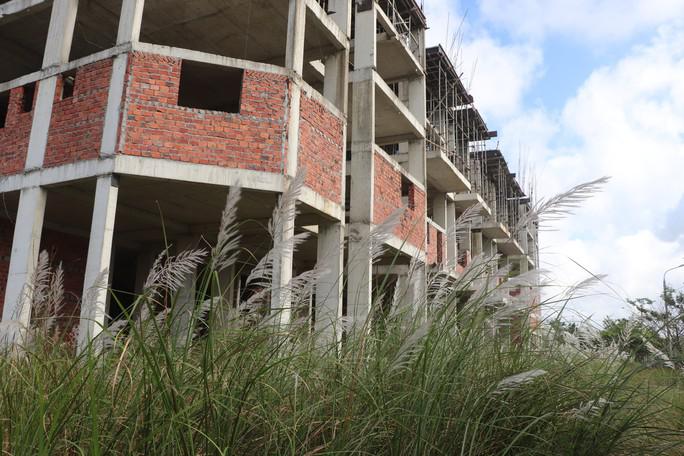 Một số block của dự án xây dựng dở dang rồi bỏ hoang