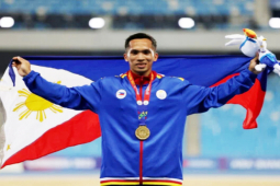 Thể thao - "Người sắt" điền kinh đáng nể: Thi 11 nội dung 2 ngày vẫn ẵm được HCV