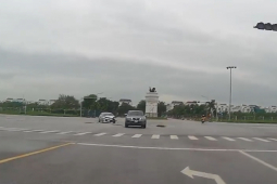 Ô tô - Clip: Hú vía ô tô lao như "tên bắn" gây tai nạn tại ngã tư