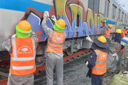 Tin tức trong ngày - Chủ đầu tư cầu cứu công an vì tàu metro bị vẽ bậy, mất trộm
