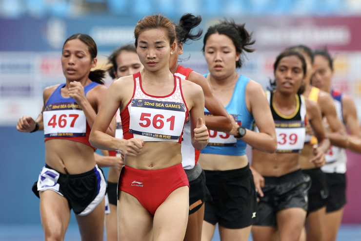 Trực tiếp điền kinh SEA Games 12/5: Nguyễn Thị Oanh giành HCV 10.000m - 1
