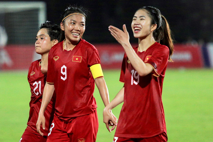 Chùm ảnh nữ hoàng bóng đá Đông Nam Á ăn mừng khi giành vé vào chung kết - 1