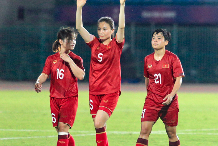 Chùm ảnh nữ hoàng bóng đá Đông Nam Á ăn mừng khi giành vé vào chung kết - 2