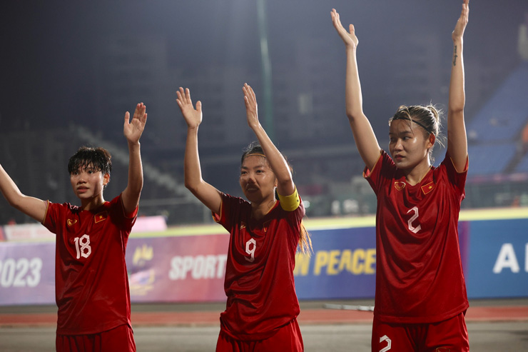 Chùm ảnh nữ hoàng bóng đá Đông Nam Á ăn mừng khi giành vé vào chung kết - 6