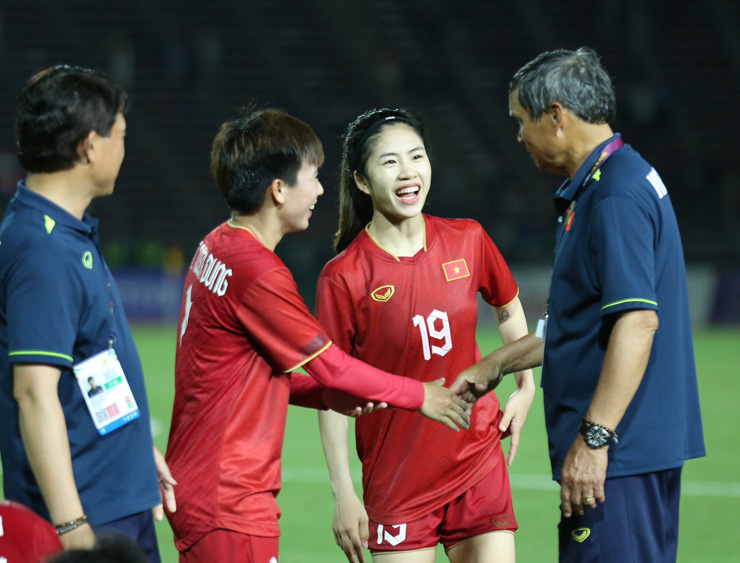 Chùm ảnh nữ hoàng bóng đá Đông Nam Á ăn mừng khi giành vé vào chung kết - 7