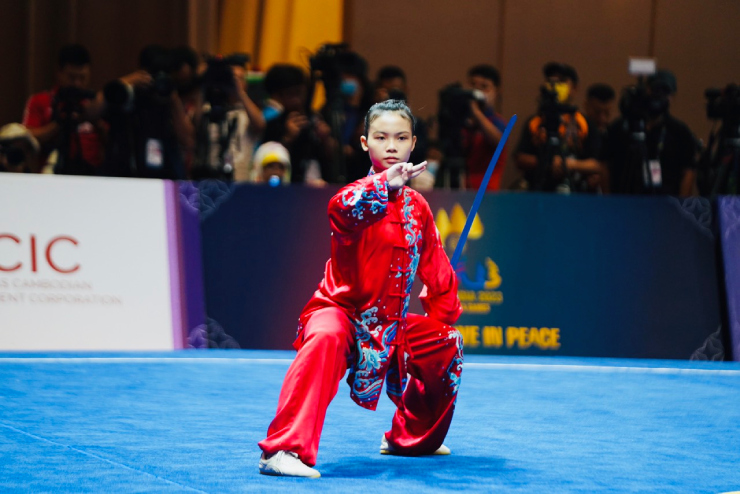 Dàn người đẹp Wushu múa kiếm so tài, “Nữ thần Philippines” lấy HCV - 12