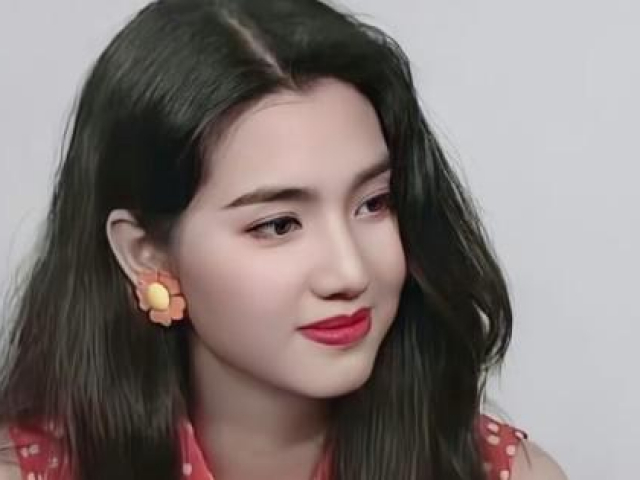 Đời sống Showbiz - Nữ diễn viên Hồng Hân bị khán giả quay lưng vì ứng xử như trò hề