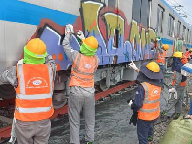 Chủ đầu tư cầu cứu công an vì tàu metro bị vẽ bậy, mất trộm