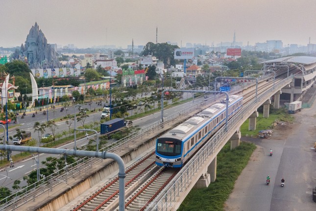 Mức giá vé được Trung tâm Quản lý giao thông công cộng TPHCM đề xuất áp dụng thử nghiệm cho giai đoạn đầu khi tuyến metro số 1 TPHCM vận hành. Ảnh minh họa: Phạm Nguyễn.
