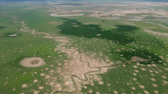 Lòng hồ Trị An cạn nước