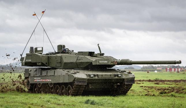 Xe tăng chiến đấu chủ lực Leopard 2A8 do công ty Krauss-Maffei Wegmann của Đức sản xuất.