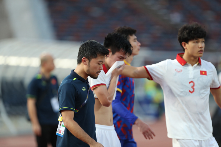 U22 Indonesia ăn mừng như vô địch SEA Games, U22 Việt Nam cay đắng rời sân - 9