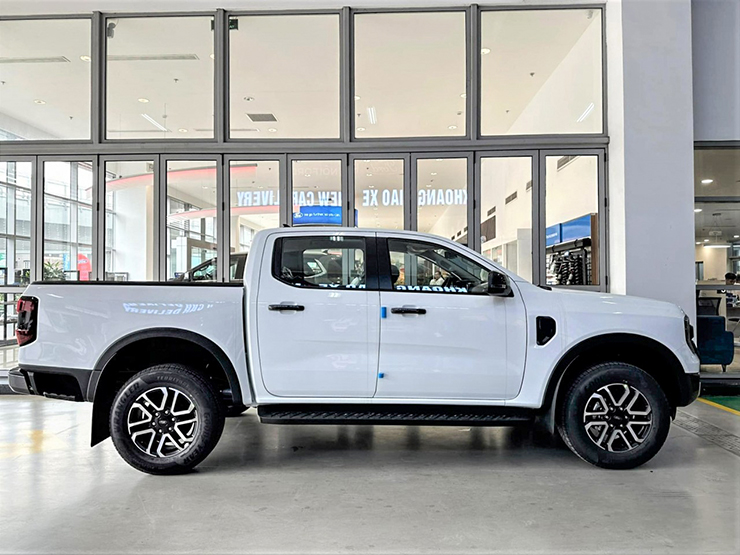 Ford Ranger Sport xuất hiện tại đại lý, giá cạnh tranh - 3