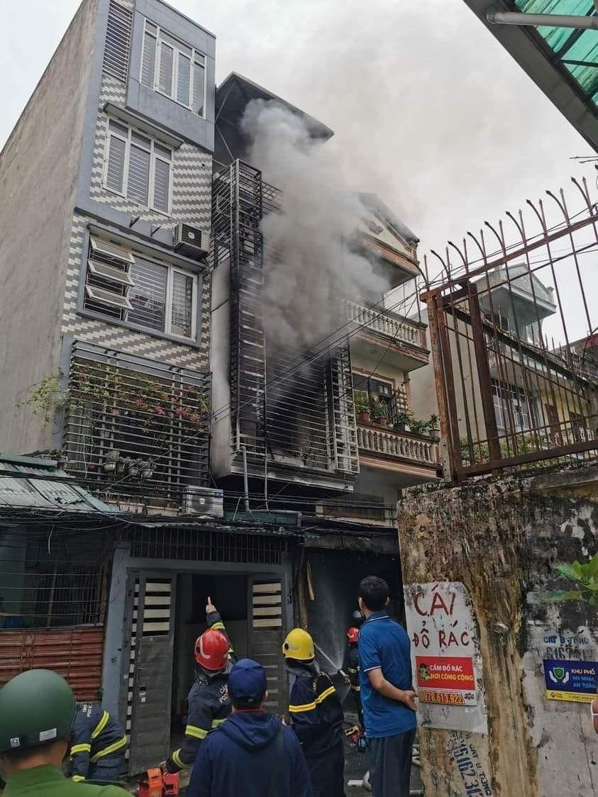 Hà Nội: Cháy nhà dân, 4 người tử vong trong đó có 3 trẻ em - 1