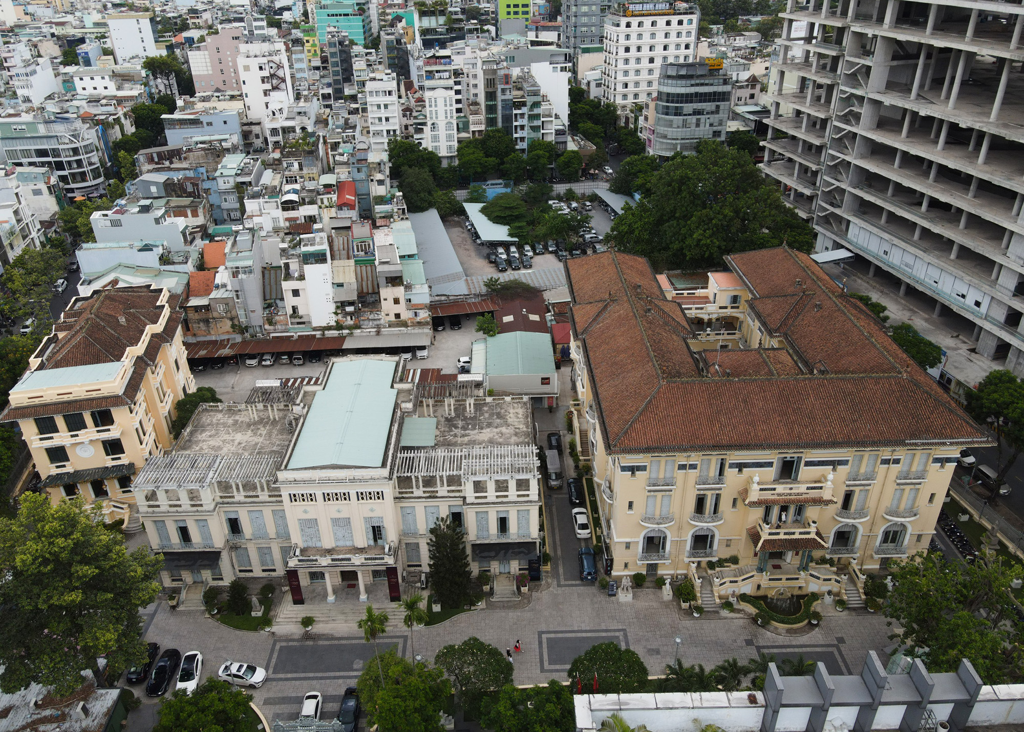 Ngỡ ngàng với kiến trúc dinh thự 99 cửa của đại gia Sài Gòn xưa - 1