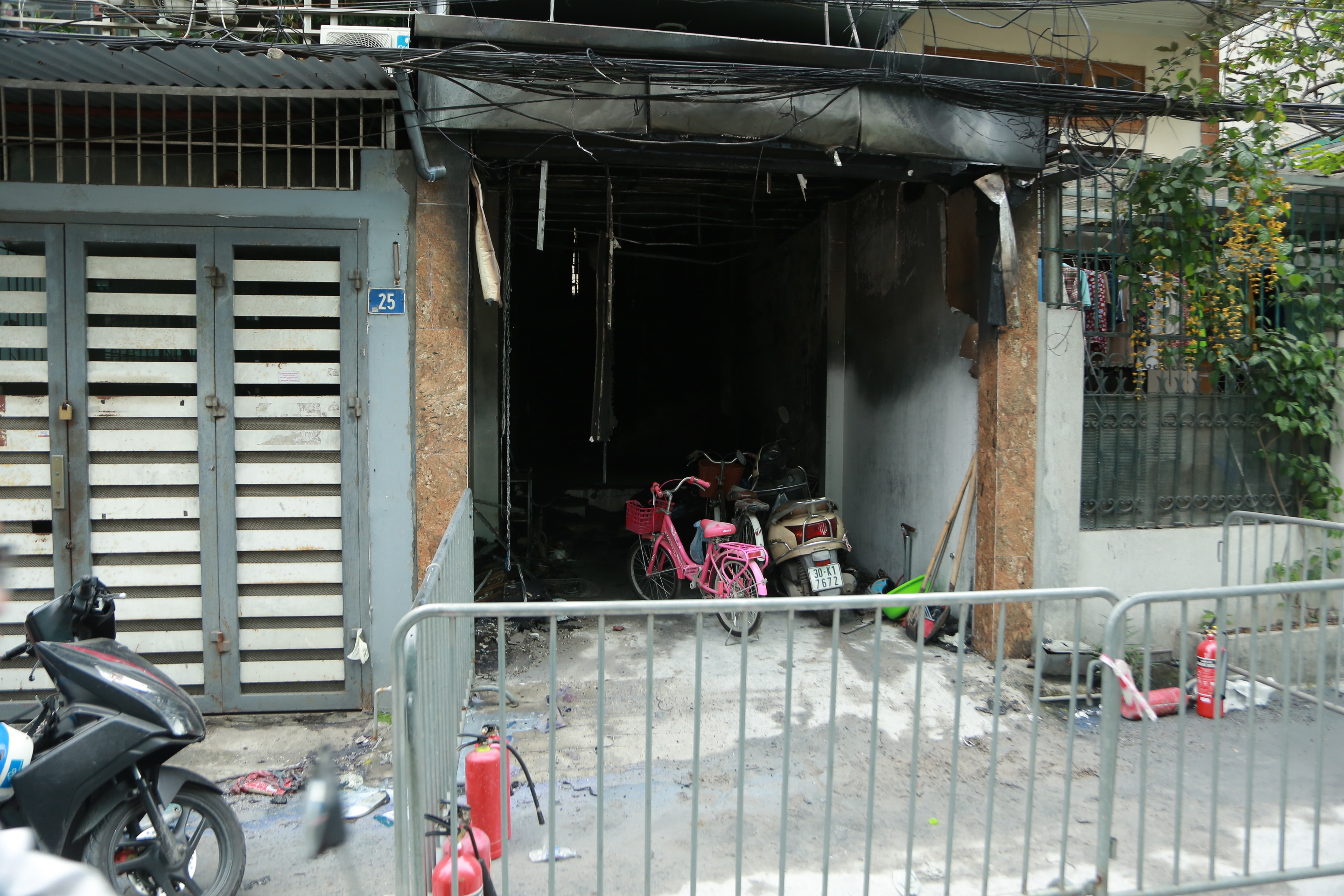 Xót xa hình ảnh chiếc xe đạp màu hồng trong căn nhà cháy khiến 4 bà cháu tử vong ở Hà Nội - 5