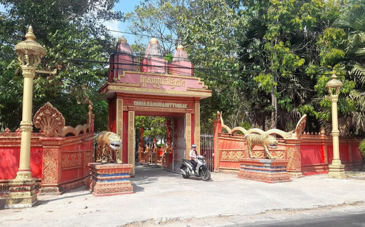 Ngỡ ngàng kiến trúc độc đáo chùa Khmer ở Trà Vinh - 1