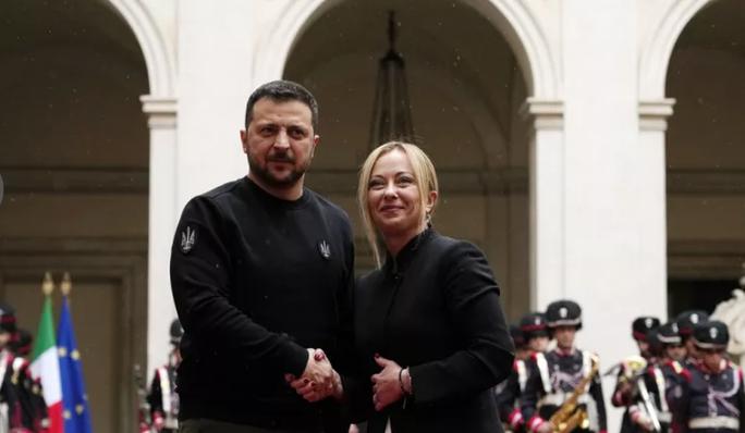 Truyền thông Ý đưa tin Tổng thống Ukraine Volodymyr Zelensky đã tới Rome. Ảnh: AP