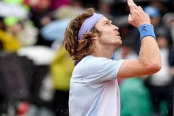 Rome Open ngày 4: Rublev thắng ấn tượng, Medvedev và Tsitsipas phải dời lịch thi đấu