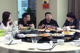 Clip hài hước - Anh chàng ngồi nói đạo lý khi họp lớp và sự thật bất ngờ