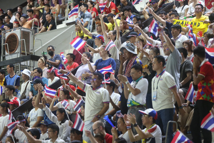 Đỉnh cao bóng chuyền nữ Việt Nam tranh HCV Thái Lan: Sắc đỏ lấn át, suýt trọn niềm vui - 11