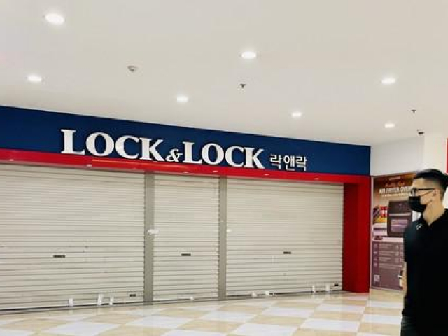 Thị trường - Tiêu dùng - Hà Nội: Vắng vẻ lạ thường ở nhiều gian hàng trung tâm thương mại