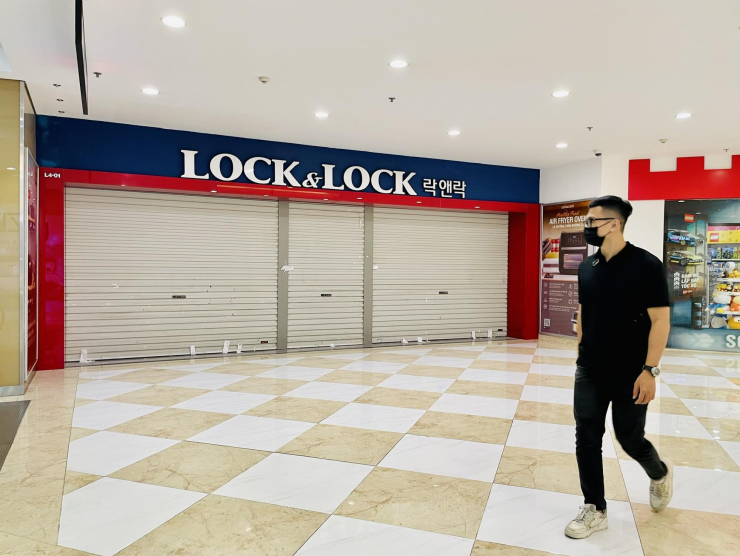 Một gian hàng dừng hoạt động mà không có bất kỳ một thông báo nào.