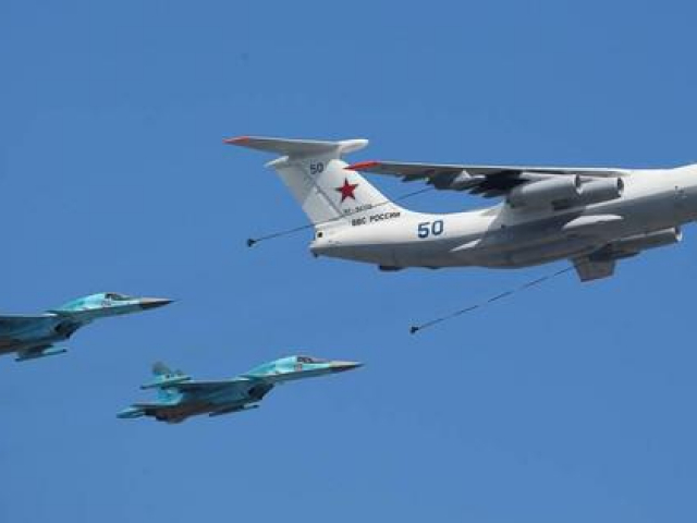 ‘Bó tay’ trước bom lượn của Nga, Ukraine tìm cách hạ gục tiêm kích Su-34 mang loại bom này
