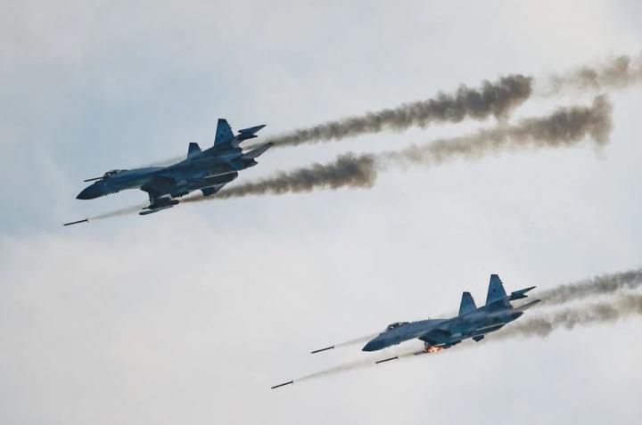 Nga tuyên bố không kích chính xác nhiều kho vũ khí của Ukraine - 1