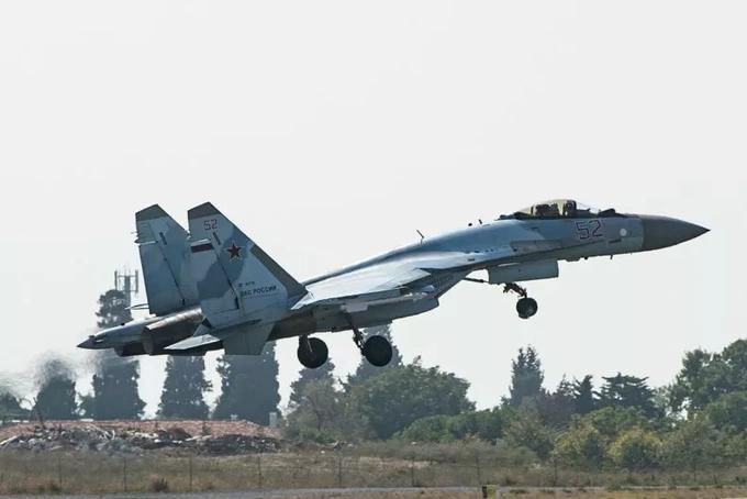 Động thái của Ukraine trước vụ việc loạt máy bay Nga rơi gần biên giới - 1