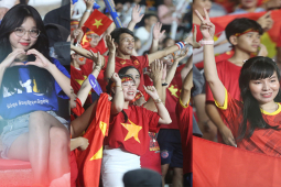 Bóng đá - Fan nữ "bắn tim", nhảy múa tưng bừng mừng ĐT nữ Việt Nam làm nên lịch sử