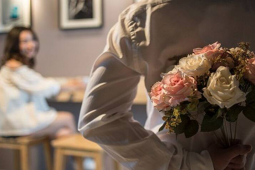 Bạn trẻ - Cuộc sống - Tưởng có màn cầu hôn lãng mạn, cô gái sốc khi thấy bạn trai làm điều này