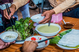 Ẩm thực - Thói quen ăn uống của người dân nước chủ nhà SEA Games 32 khiến du khách ngạc nhiên